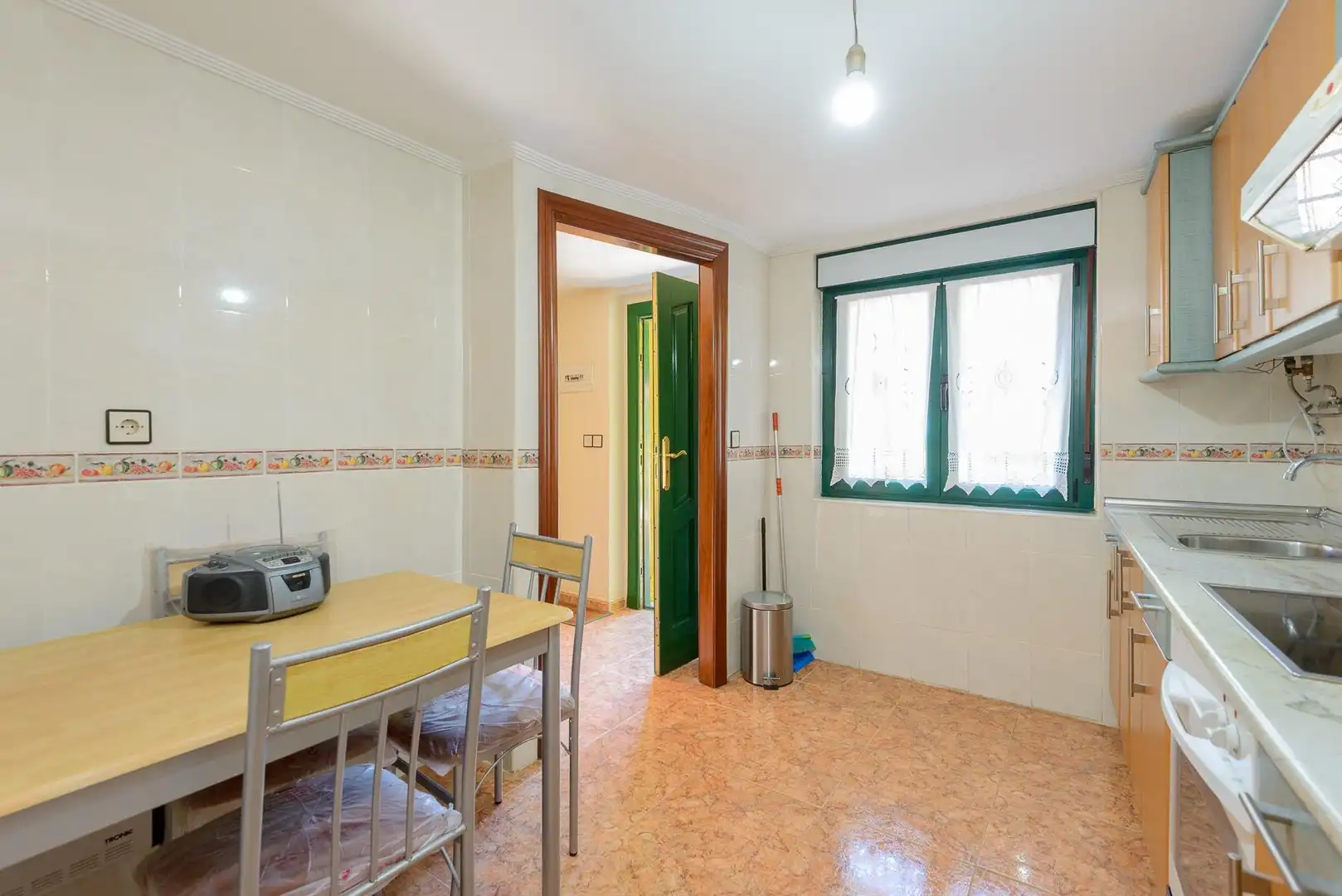 Casa adosada en venda en Mieres (Asturias) amb Jardí privat, Terrassa i Moblat