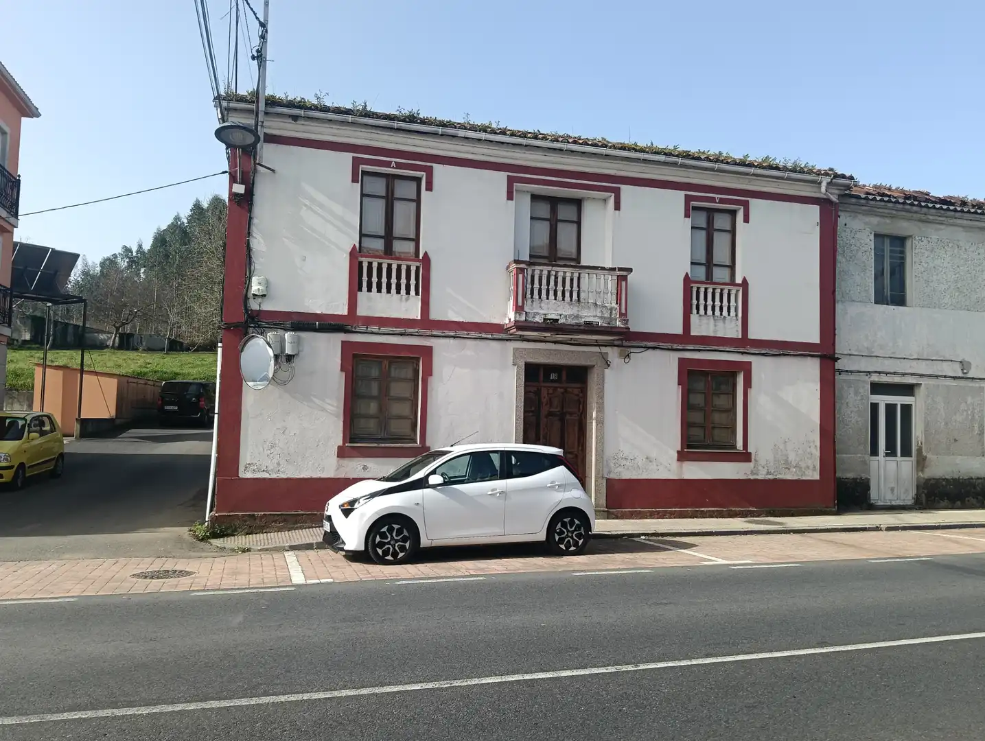 Vista exterior de Casa adosada en venda en Oza dos Ríos amb Calefacció, Jardí privat i Traster