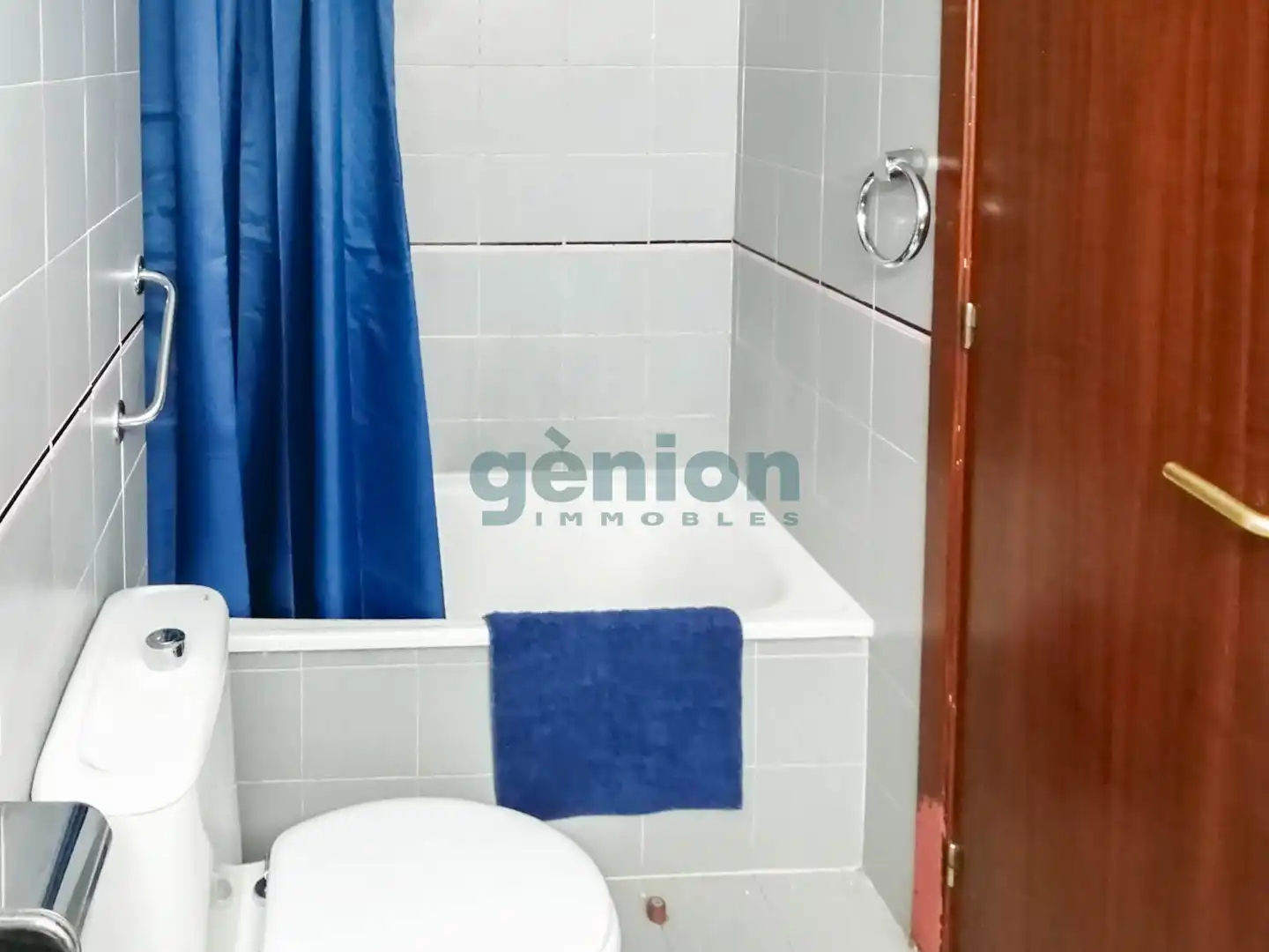 Bany de Pis en venda en Girona amb Terrassa