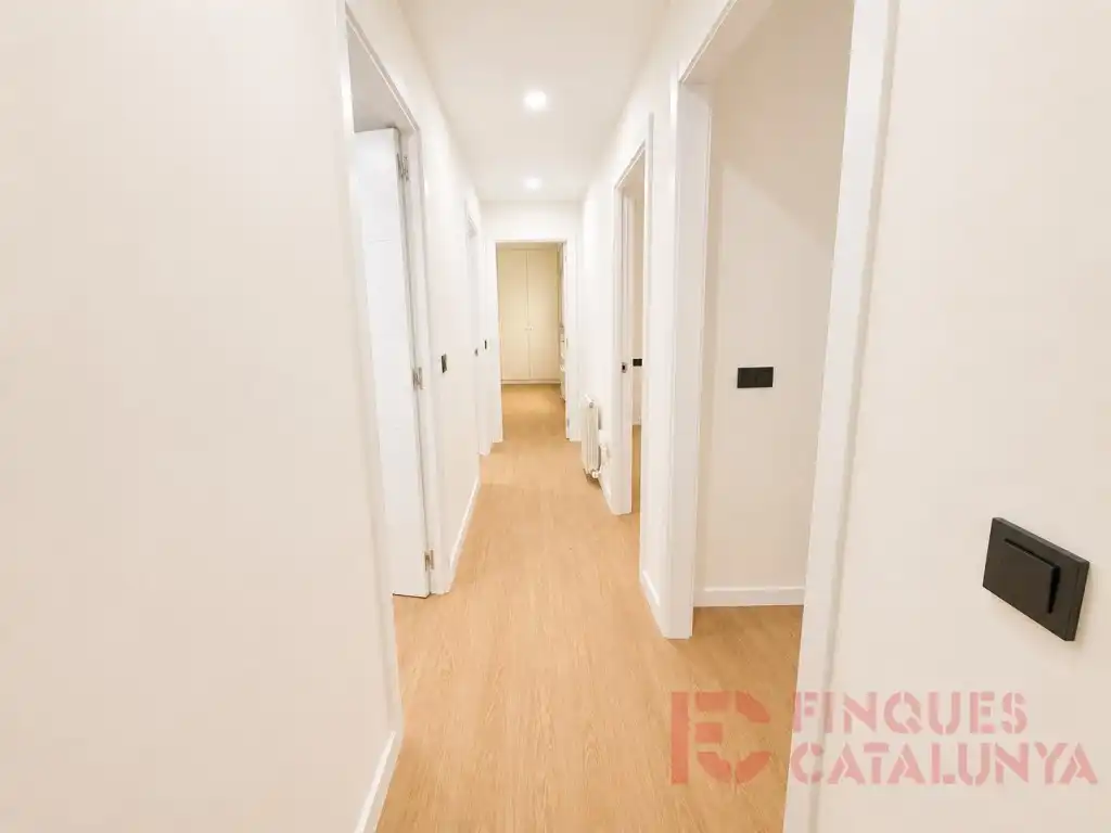 Piso en venta en Girona con Calefacción y Balcón