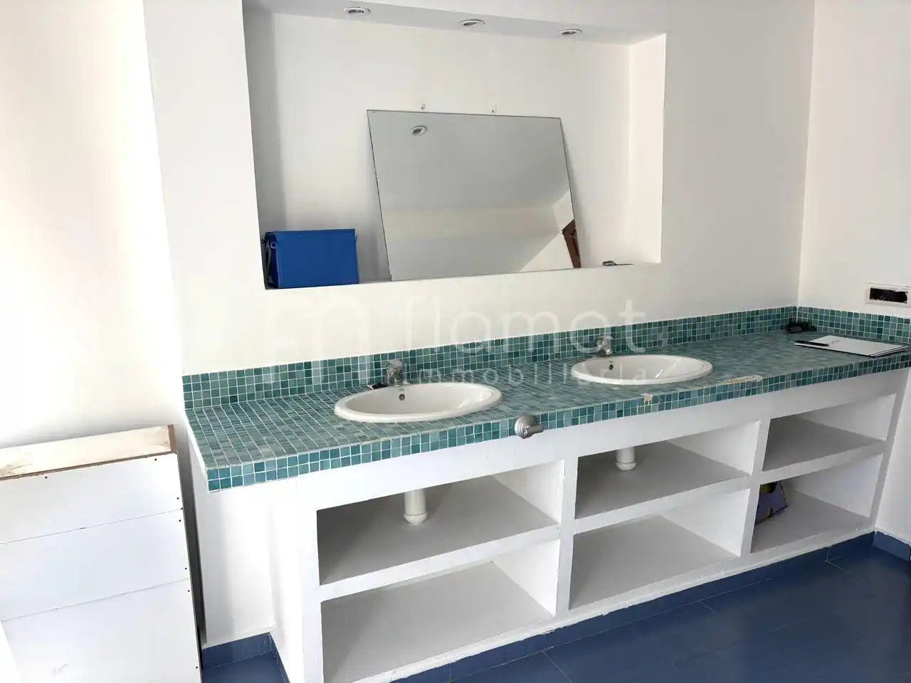Bany de Casa o xalet en venda en Badalona amb Terrassa, Traster i Forn