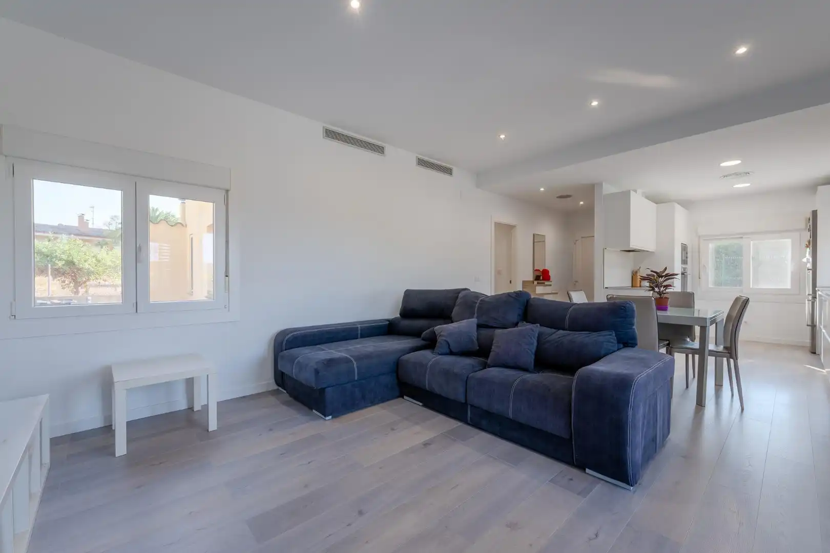 Sala de estar de Casa o chalet en venta en Bàscara con Aire acondicionado, Jardín privado y Parquet