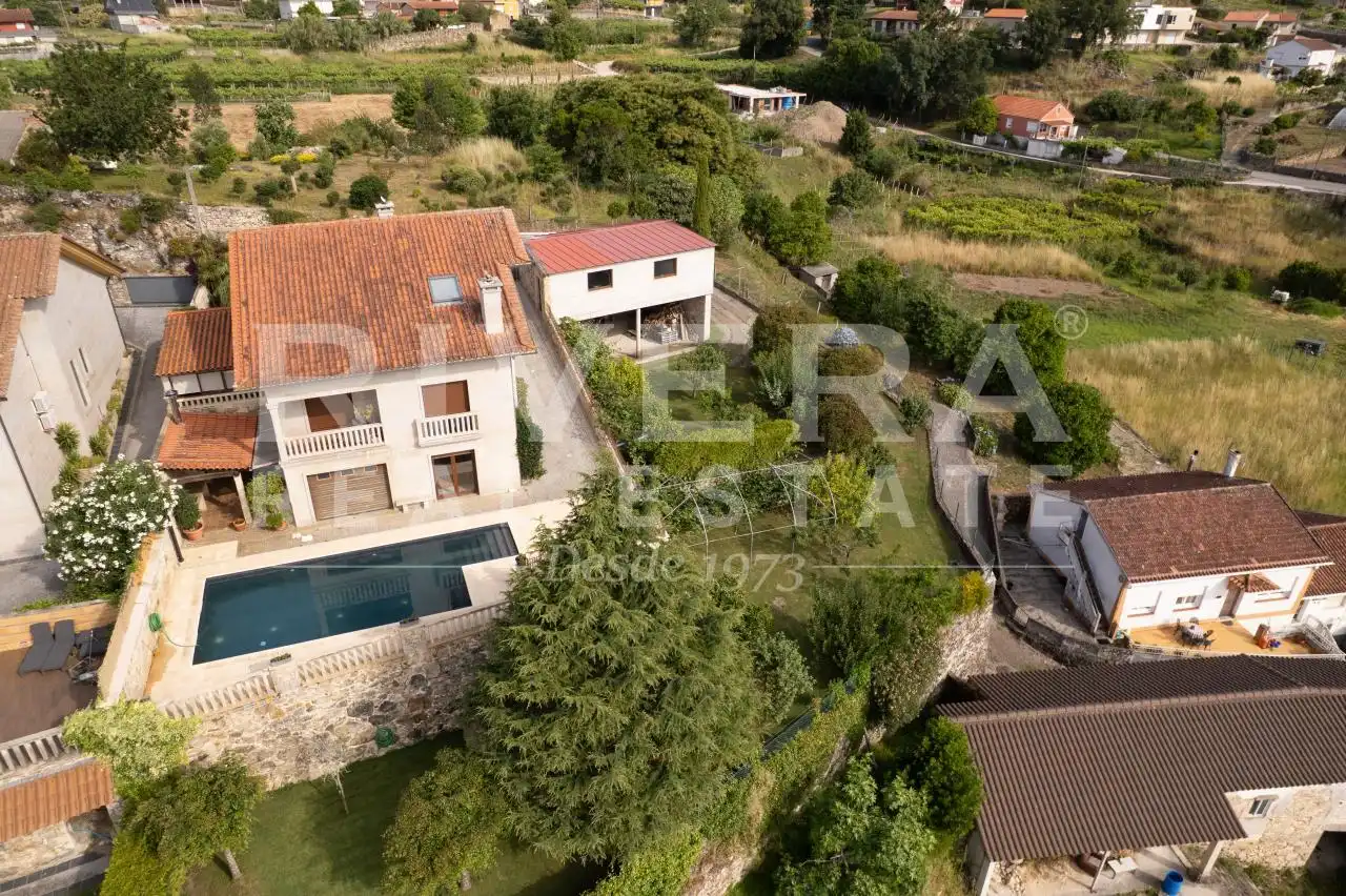 Vista exterior de Casa o chalet en venta en O Rosal   con Calefacción, Jardín privado y Terraza