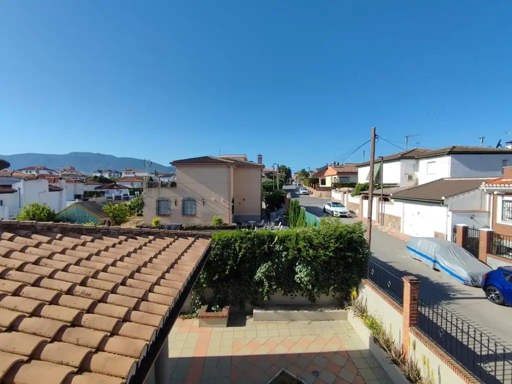 Vista exterior de Casa o xalet en venda en Villa de Otura amb Aire condicionat, Calefacció i Terrassa