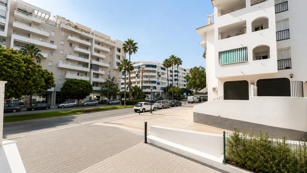 Vista exterior de Apartamento de alquiler en Marbella con Aire acondicionado, Calefacción y Terraza