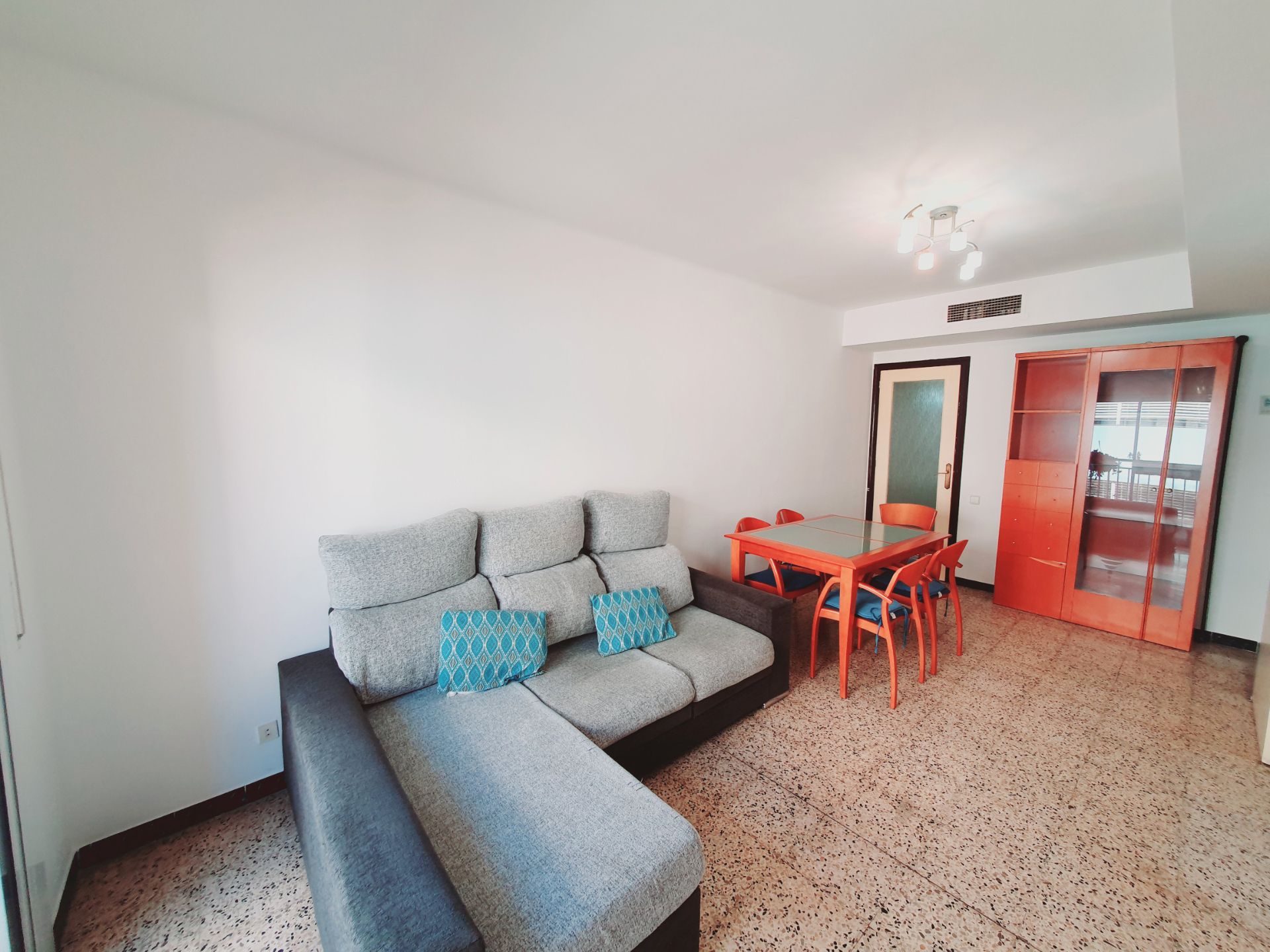 Living room of Flat to rent in L'Hospitalet de Llobregat  with Air Conditioner, Heating and Furnished