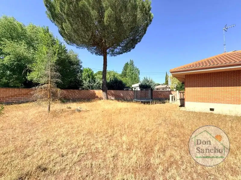 Casa o xalet en venda en Viana de Cega amb Calefacció, Terrassa i Traster