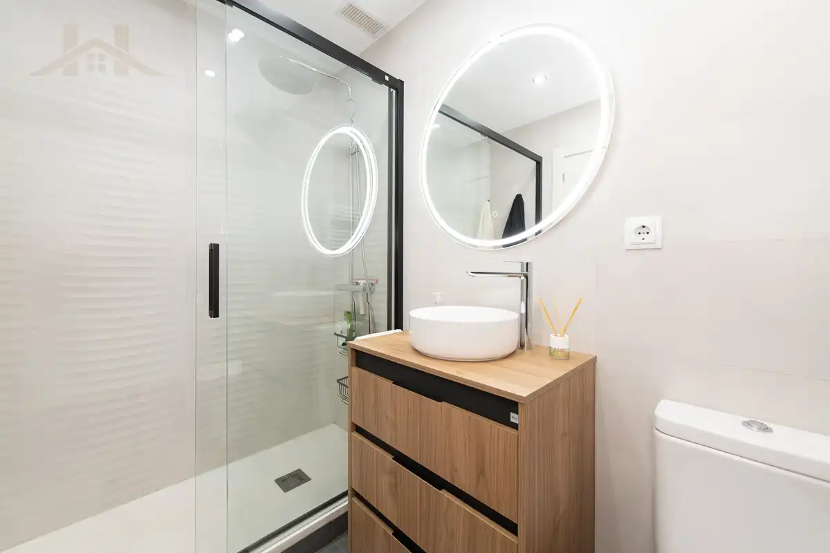 Baño de Piso en venta en San Sebastián de los Reyes con Aire acondicionado y Calefacción