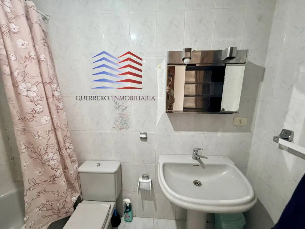 Bathroom of Flat for rent in Couto