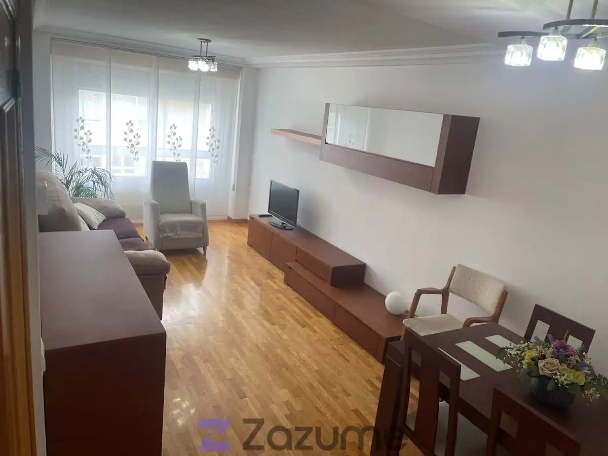 Living room of Flat for rent in Burgos  with Heating, Parquet flooring and Furnished