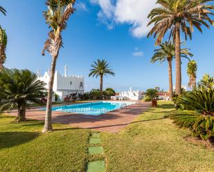 Piscina de Casa o xalet en venda en San Bartolomé de Tirajana amb Aire condicionat, Jardí privat i Terrassa