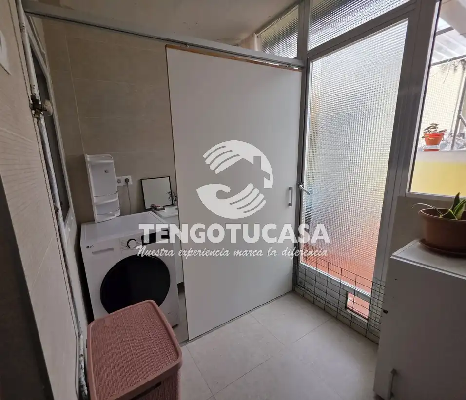 Bathroom of Flat for sale in Madrid  with Air Conditioner, Terrace and Furnished