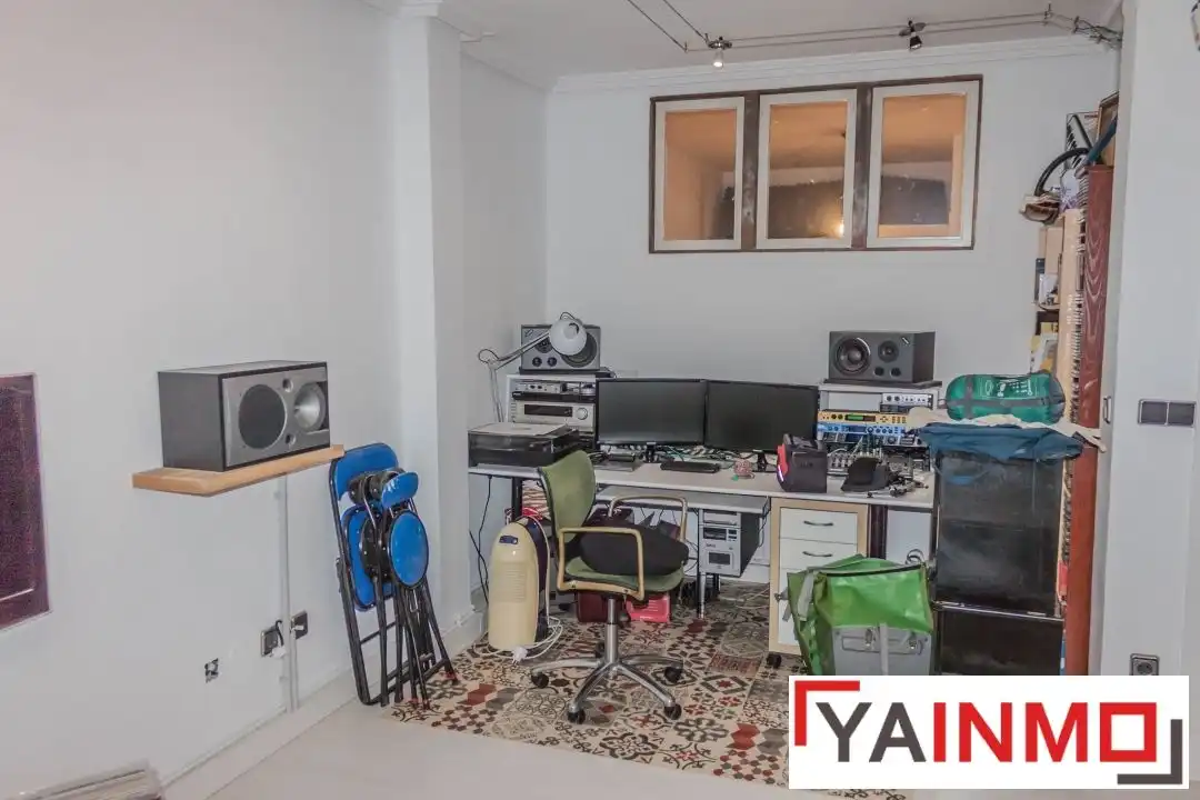 Piso en venta en Vitoria - Gasteiz con Calefacción, Parquet y Balcón