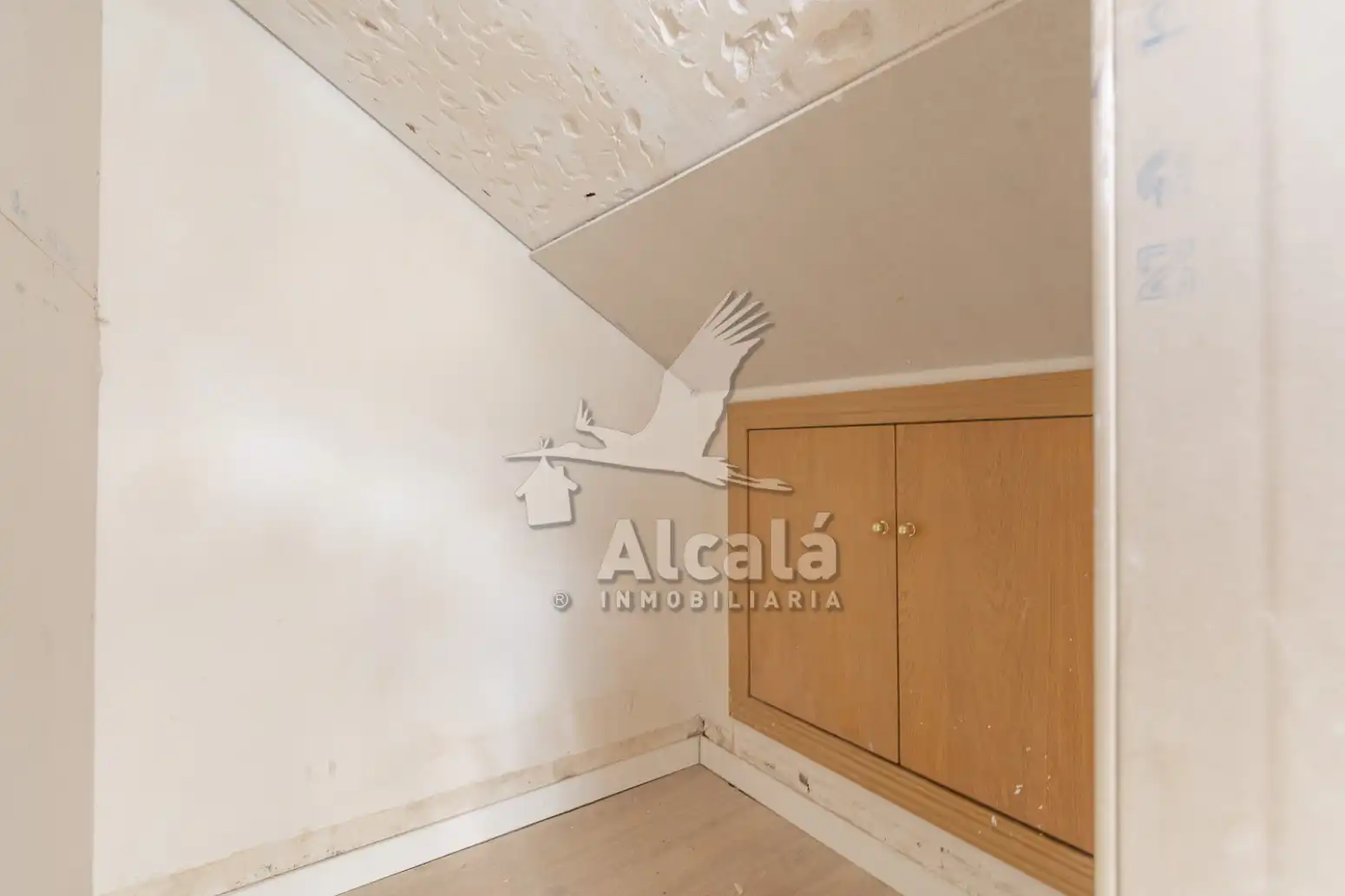 Habitación de Local en venta en Alcalá de Henares con Aire acondicionado