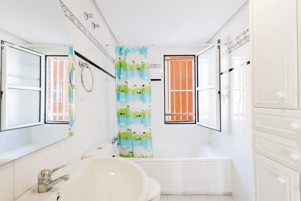 Baño de Piso en venta en Málaga con Aire acondicionado, Calefacción y Piscina