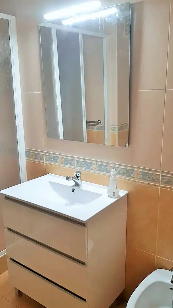 Bathroom of Flat for rent in Valencia  with Air Conditioner, Heating and Furnished
