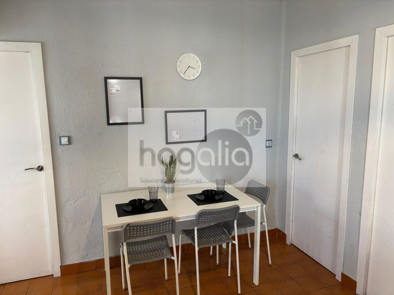 Menjador de Pis de lloguer en  Sevilla Capital amb Aire condicionat, Terrassa i Moblat