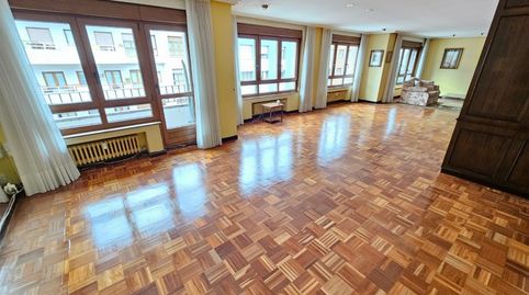 Foto 2 de Piso en venta en Calle Quirinal, Centro, Avilés