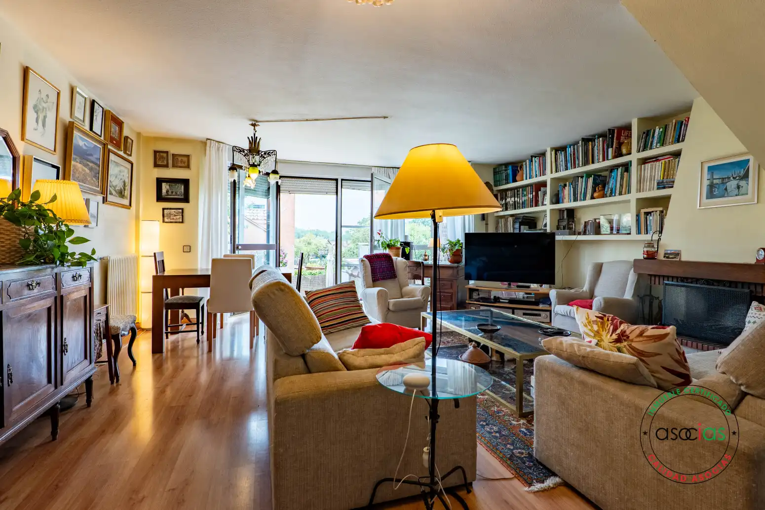 Sala d'estar de Casa o xalet en venda en Siero amb Calefacció, Jardí privat i Parquet