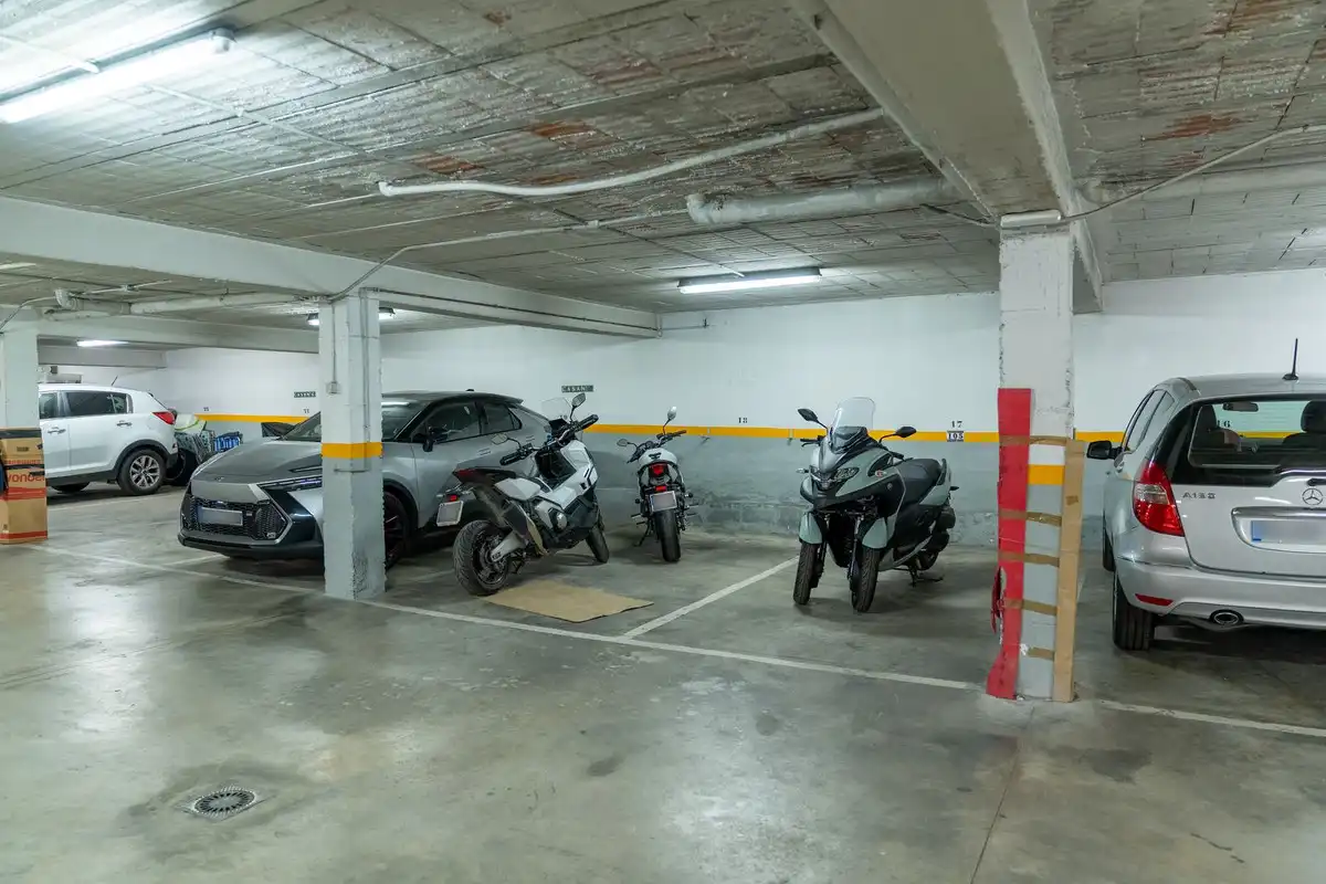 Parking of Ground floor for sale in Benalmádena  with Terrace and Community pool