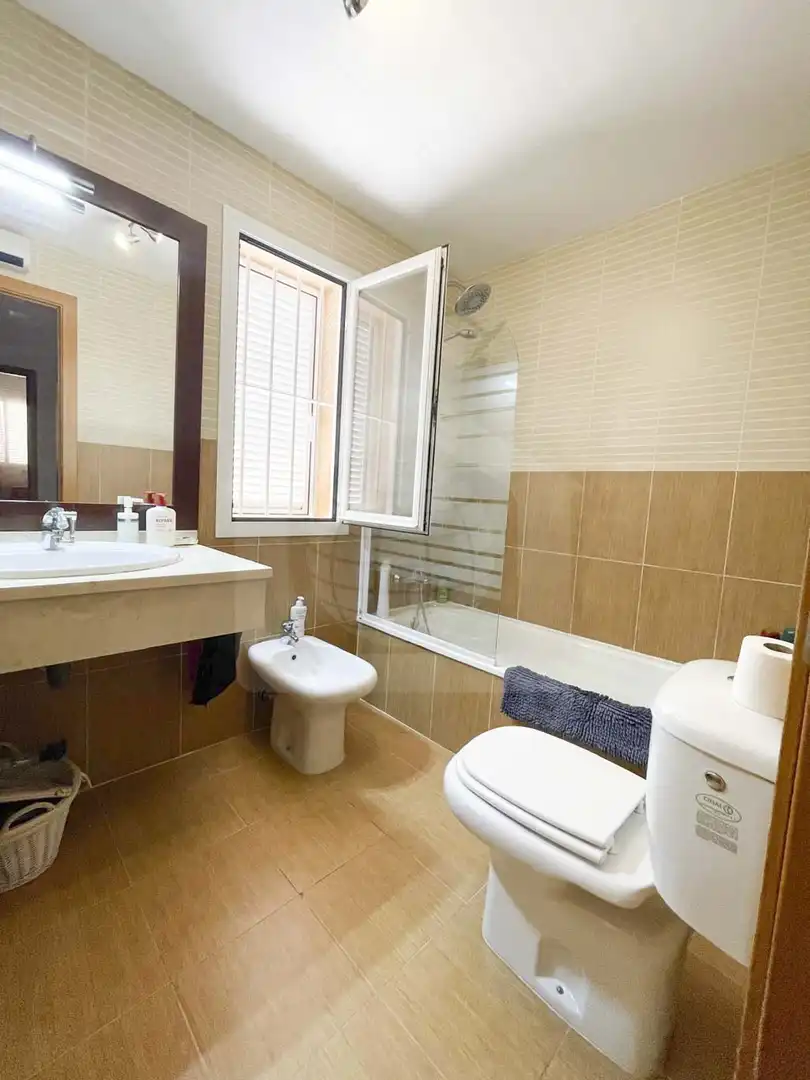 Bany de Casa o xalet en venda en Vélez-Málaga amb Aire condicionat, Calefacció i Jardí privat