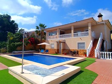 House with balcony for sale in Calle Estrella