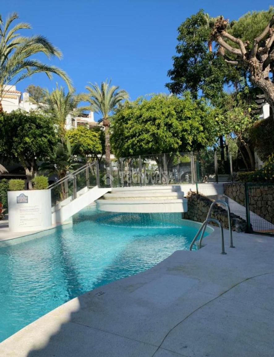 Piscina de Piso en venta en Marbella con Aire acondicionado y Amueblado