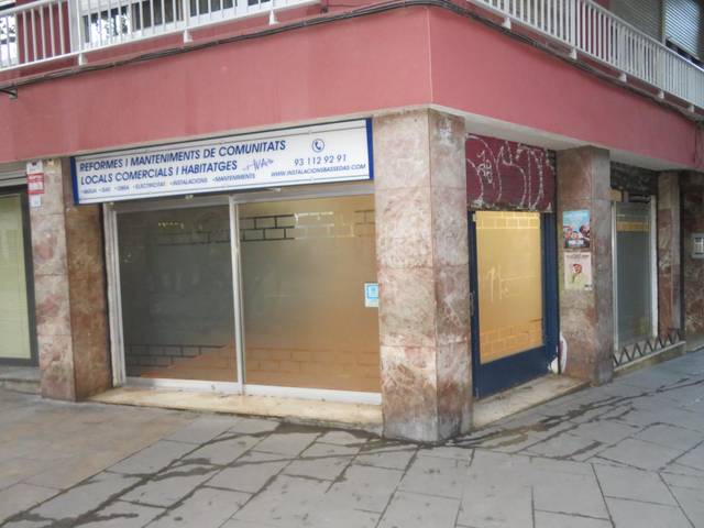 Local comercial en Alquiler en Calle de Vallhonrat en El Poble Sec - Parc de Montjuïc