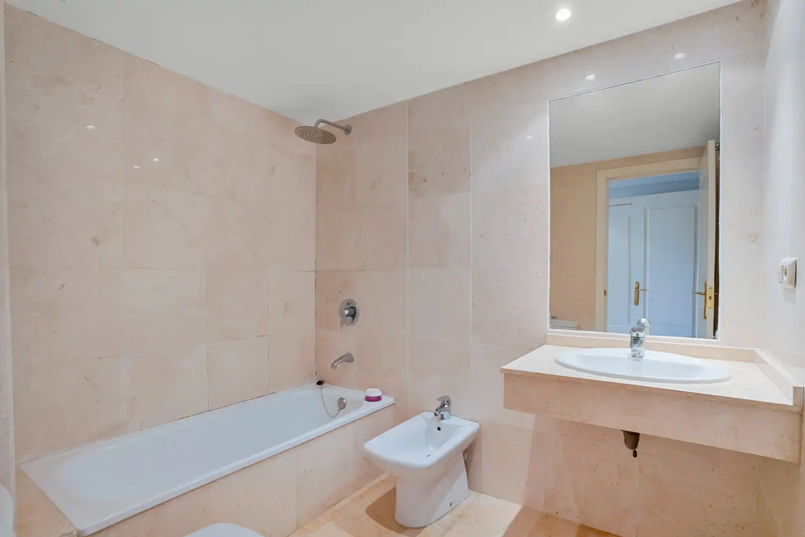 Baño de Apartamento en venta en Marbella con Aire acondicionado, Terraza y Trastero