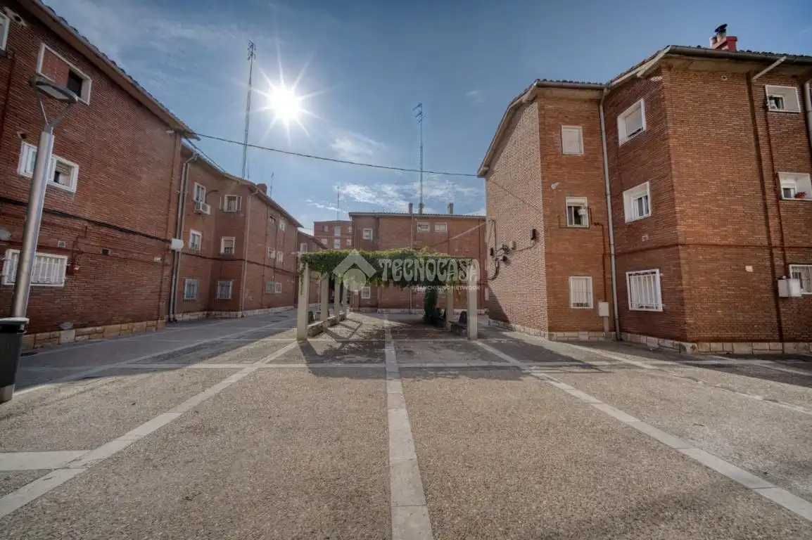 Vista exterior de Pis en venda en Valladolid amb Calefacció i Balcó