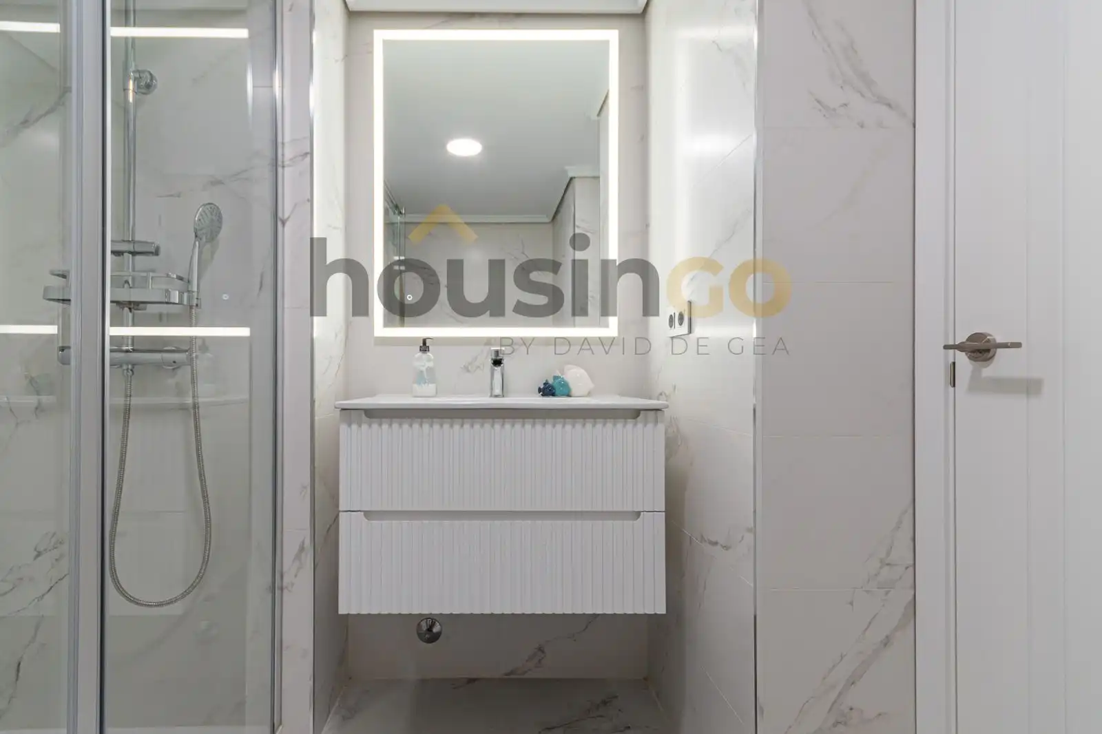 Bathroom of Flat for rent in Madrid  with Air Conditioner, Heating and Terrace