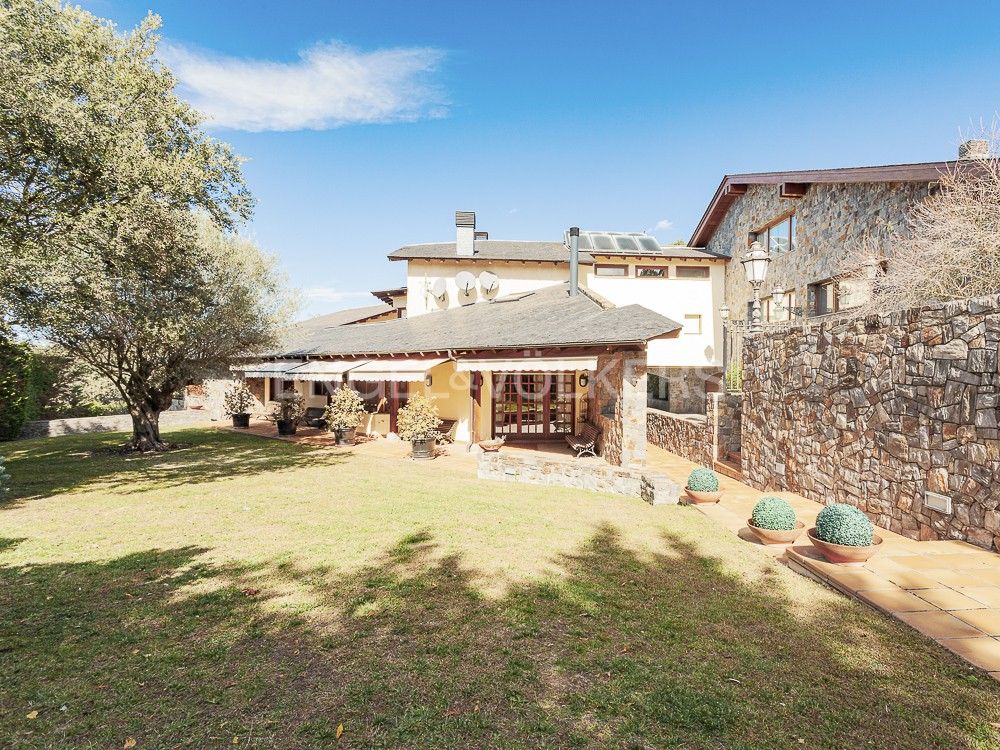 Vista exterior de Finca rústica en venda en Seva amb Aire condicionat, Calefacció i Jardí privat