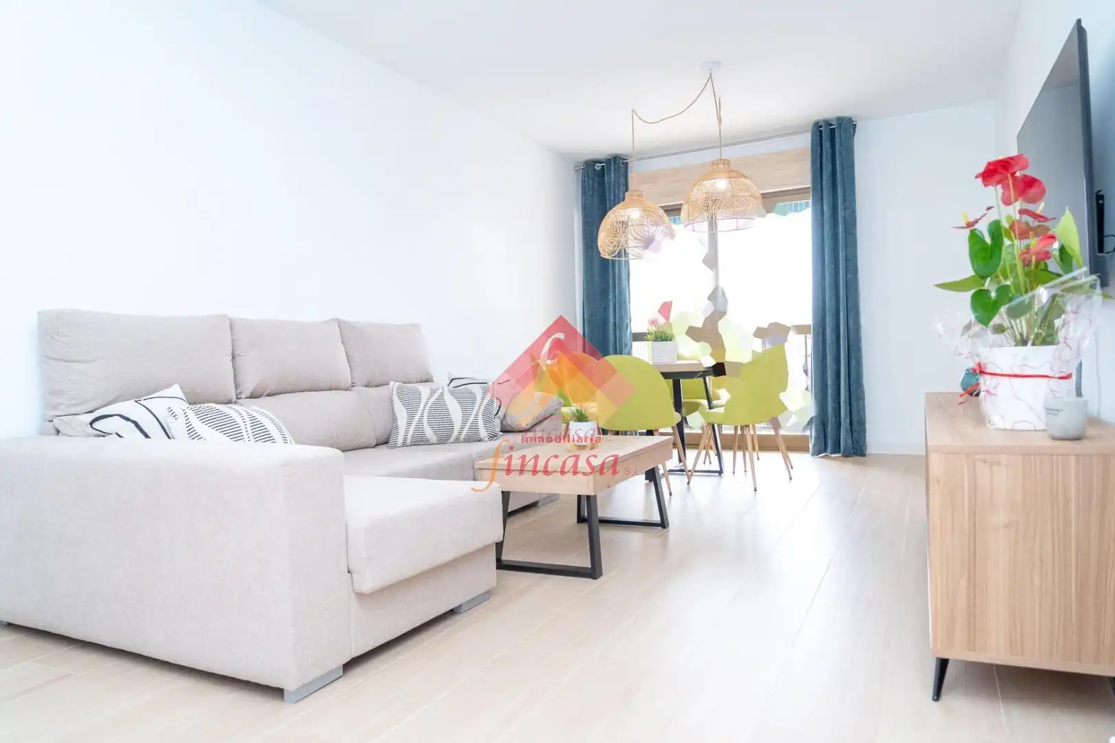Living room of Flat for sale in Ronda  with Heating, Terrace and Furnished