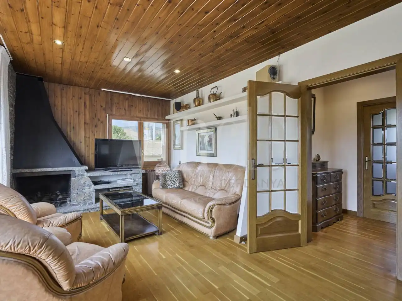 Sala d'estar de Casa o xalet en venda en Puigcerdà amb Calefacció, Jardí privat i Parquet