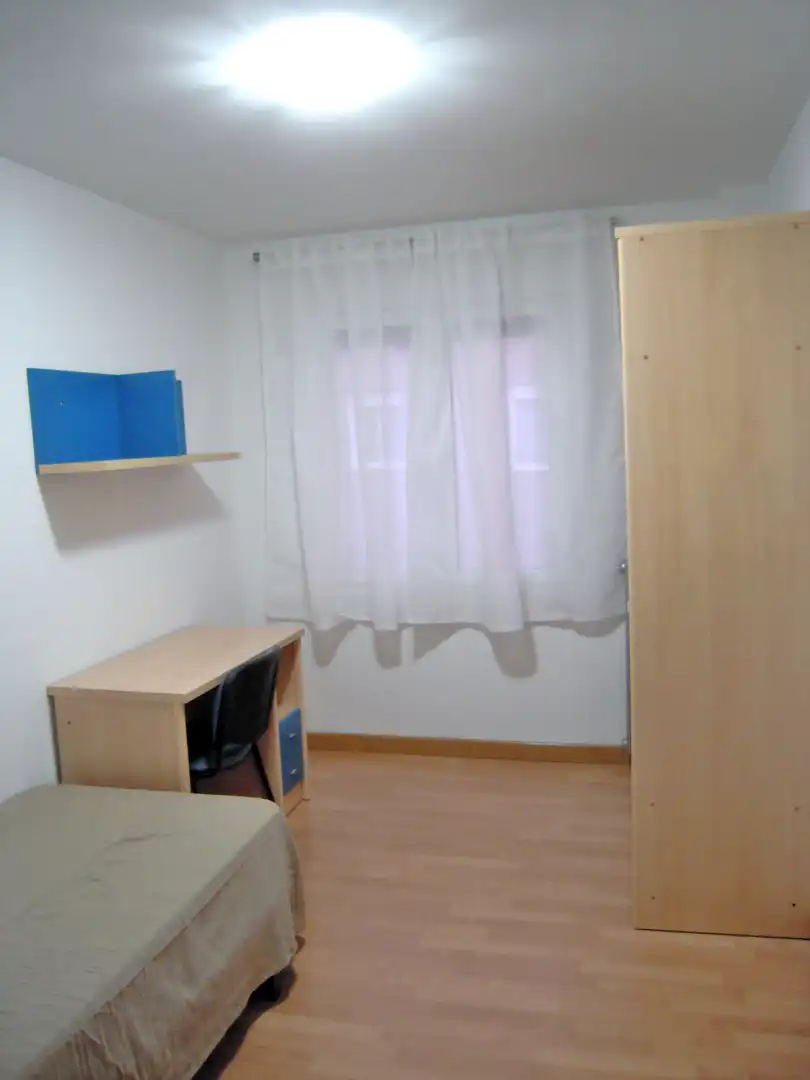 Bedroom of Flat for rent in Zaragoza  with Heating, Parquet flooring and Furnished