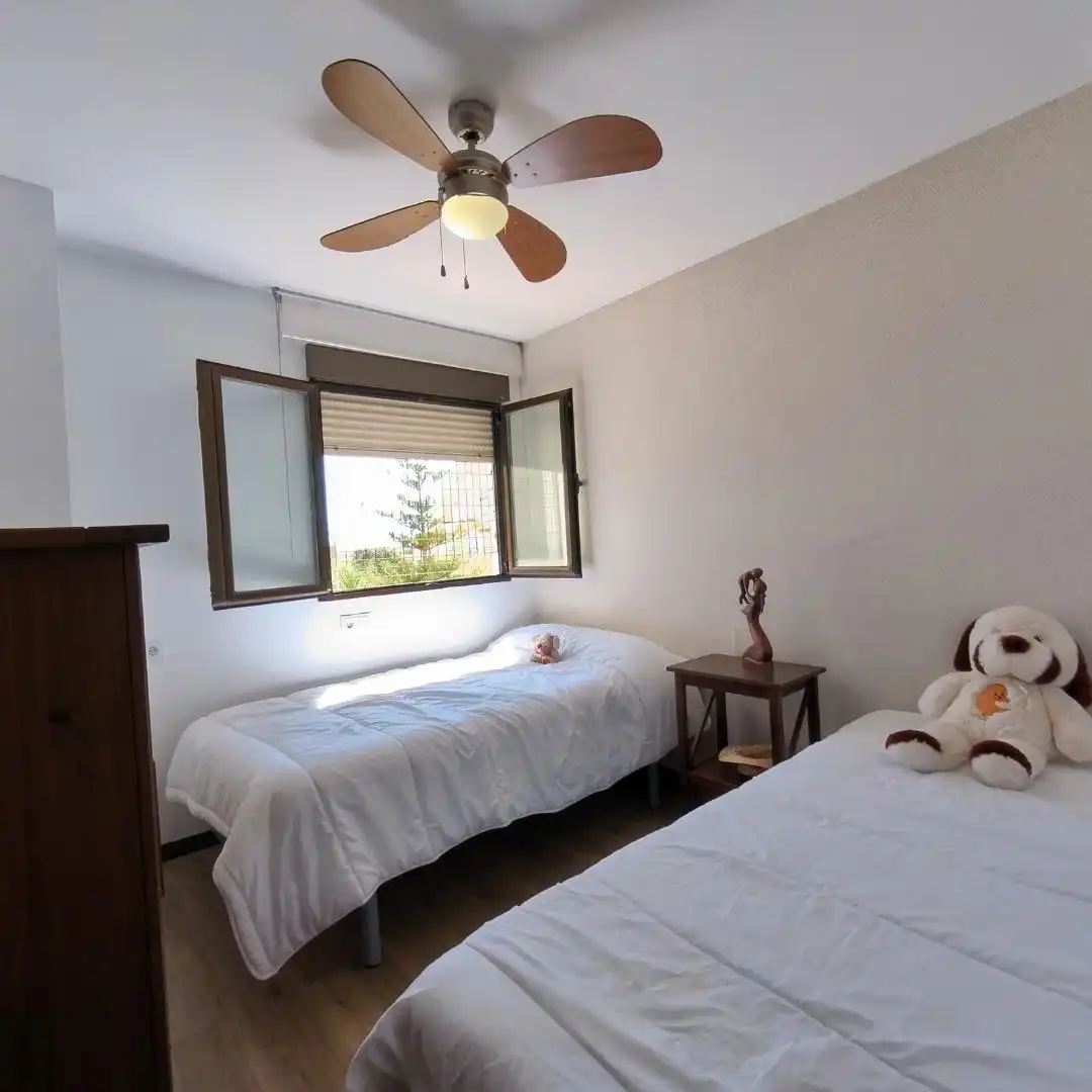 Schlafzimmer von Wohnungen zum Verkauf in Salobreña mit Klimaanlage, Privatgarten und Terrasse