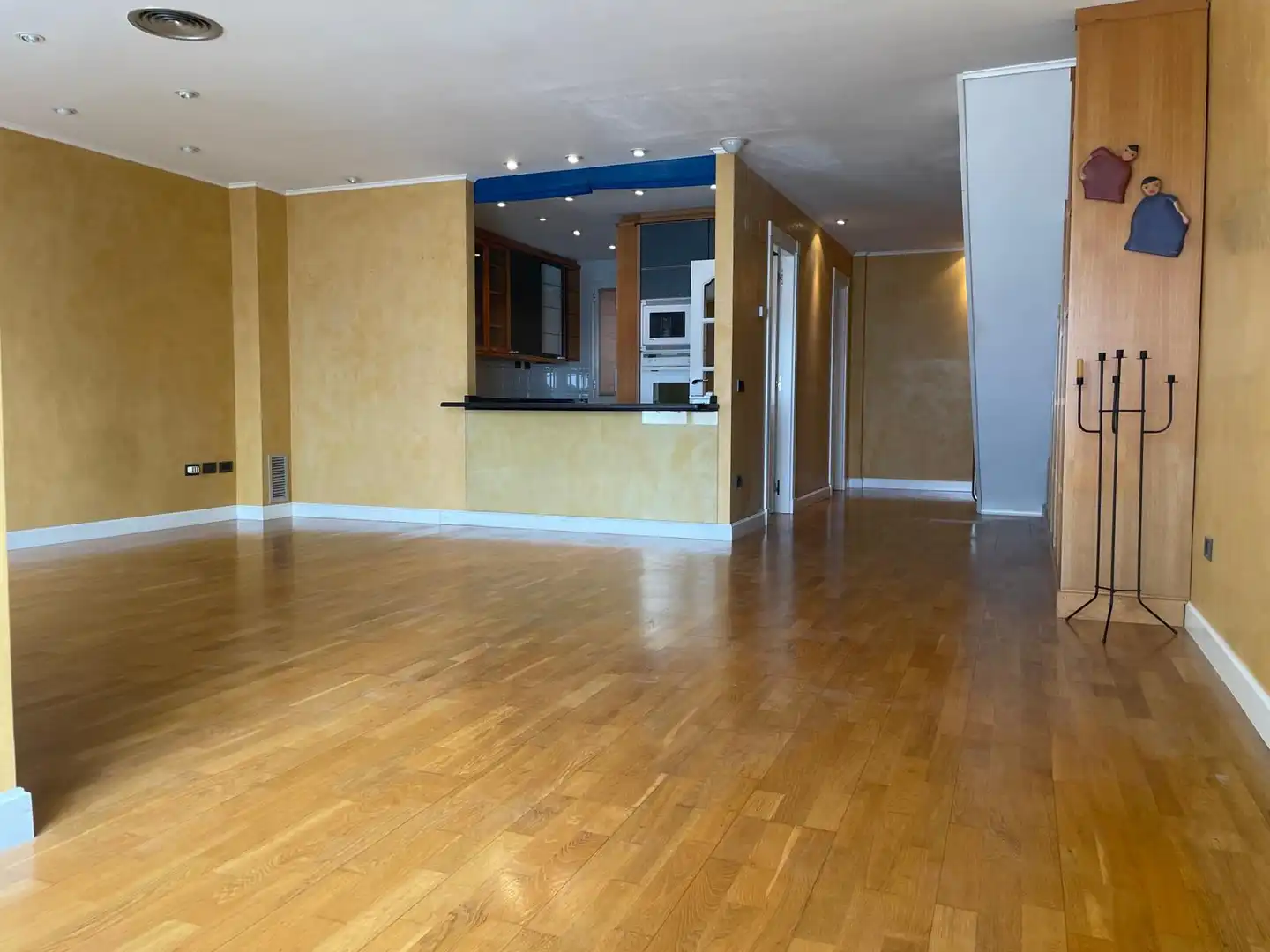 Living room of Attic for rent in Zaragoza  with Air Conditioner, Heating and Parquet flooring