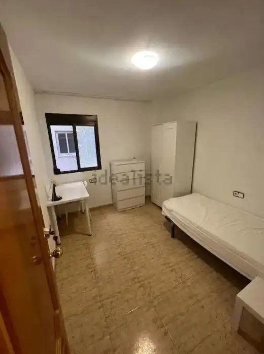 Schlafzimmer von Wohnung zur Miete in Burjassot mit Möbliert, Ofen und Waschmaschine