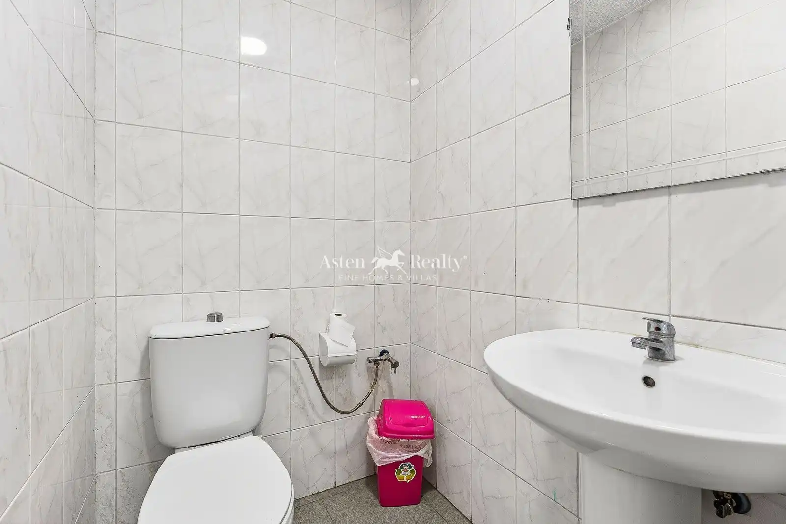 Bathroom of Commercial properties for sale in Arona  with Air Conditioner, Furnished and Internet