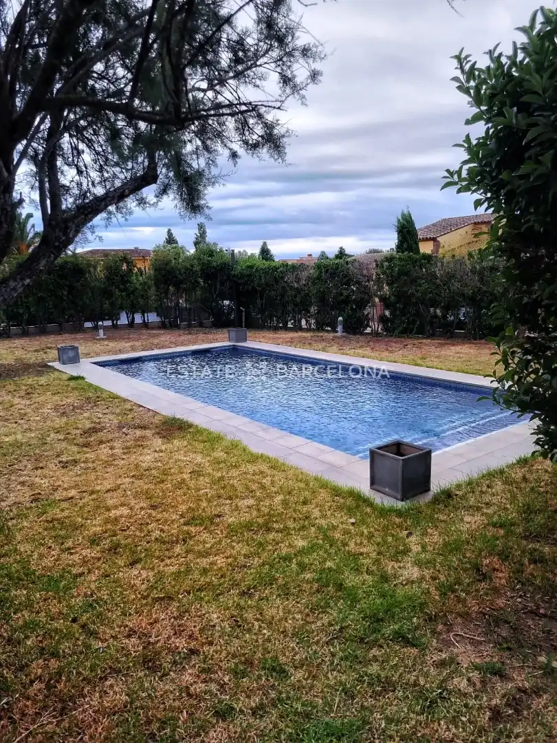 Schwimmbecken von Haus oder Chalet zum Verkauf in Peralada mit Klimaanlage, Heizung und Terrasse