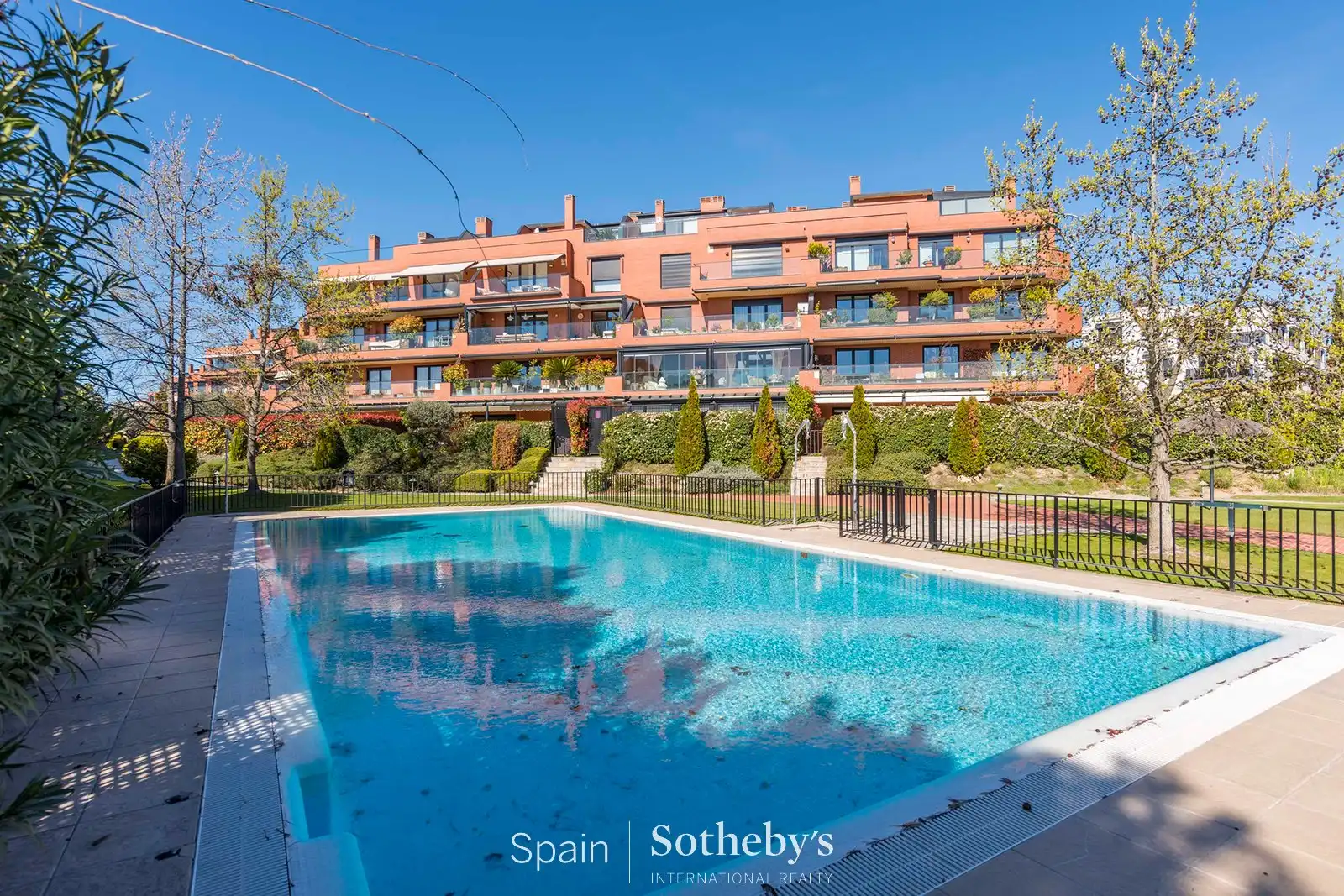 Vista exterior de Dúplex en venta en Pozuelo de Alarcón con Aire acondicionado, Calefacción y Terraza