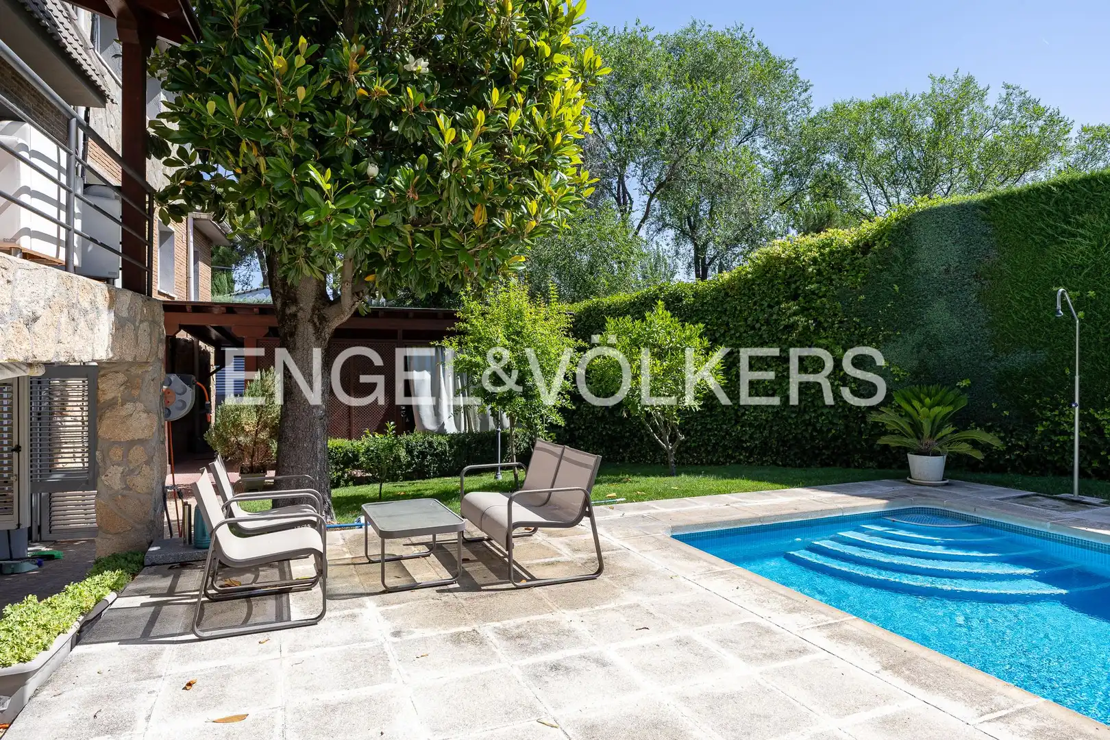 Swimming pool of Houses for sale in Majadahonda  with Air Conditioner, Heating and Private garden