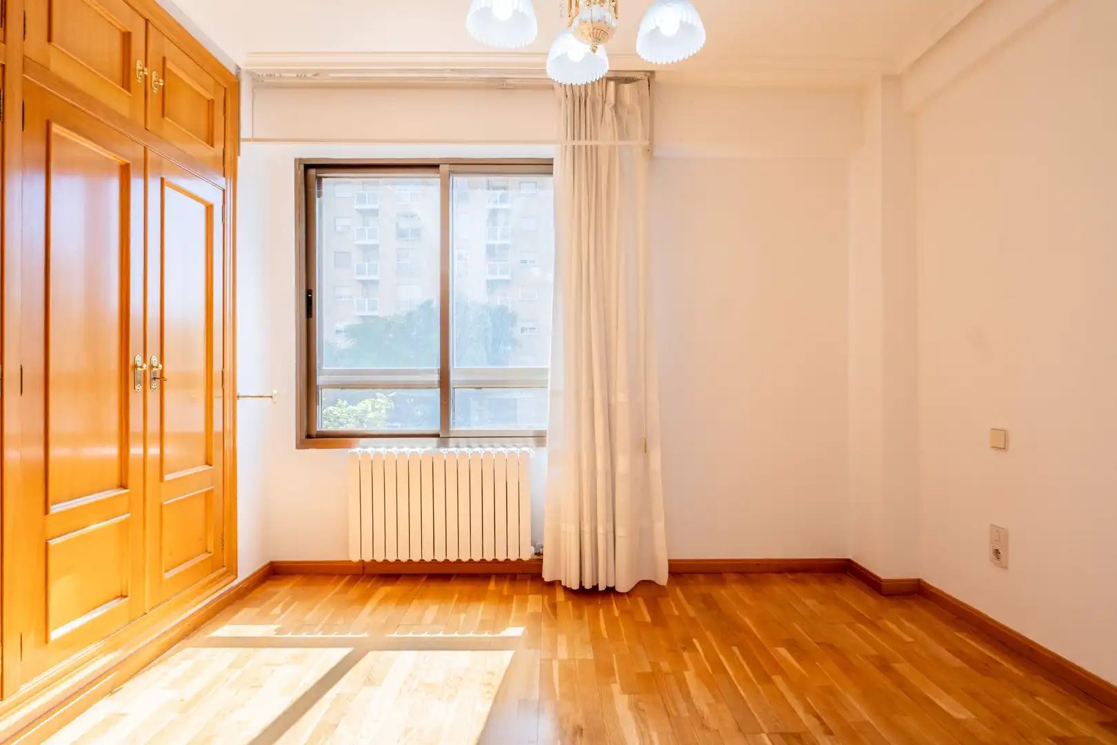 Bedroom of Flat for sale in Zaragoza  with Air Conditioner, Heating and Parquet flooring