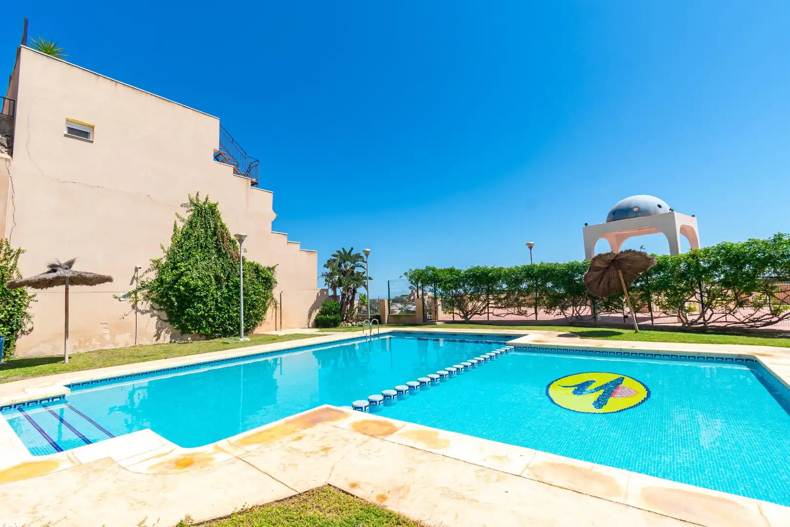 Piscina de Apartament en venda en Águilas amb Aire condicionat, Terrassa i Moblat