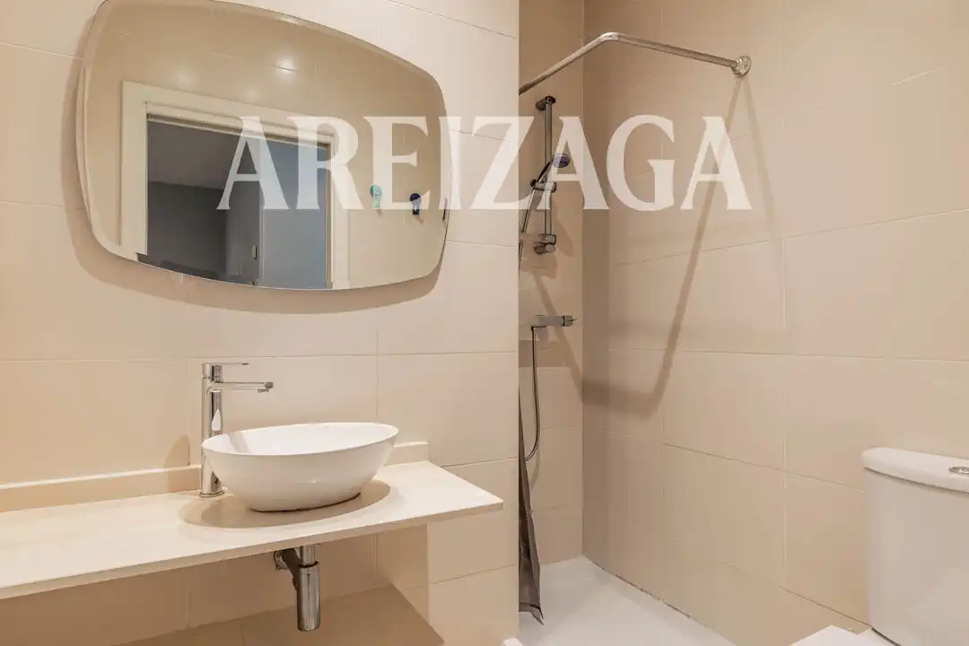 Baño de Piso en venta en Donostia - San Sebastián  con Calefacción