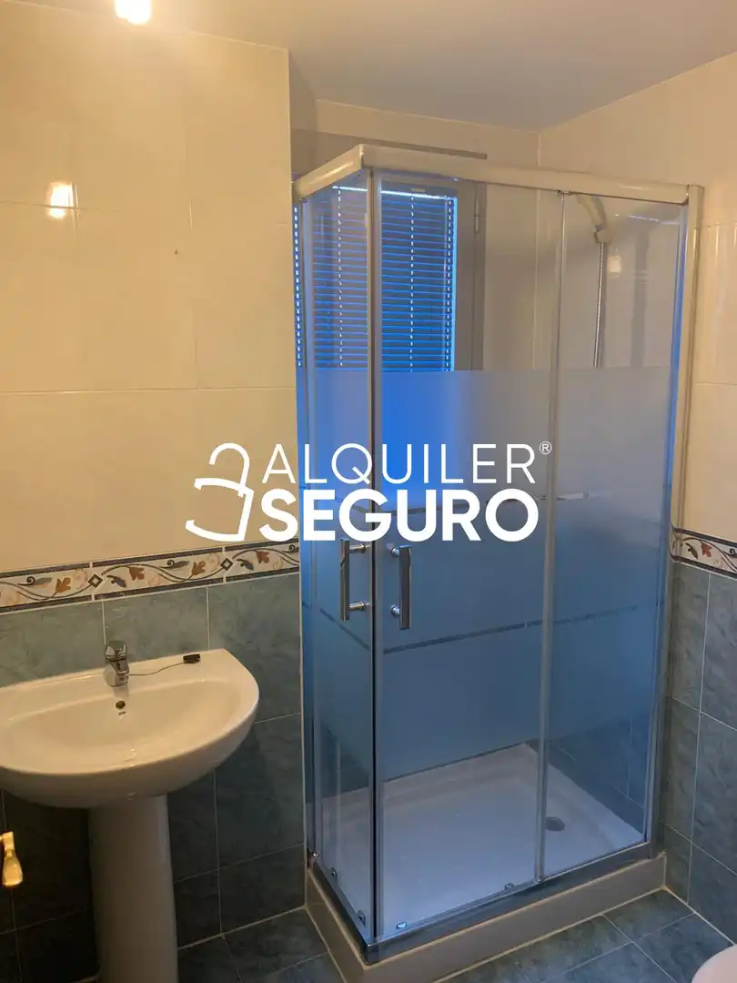Baño de Piso de alquiler en Torrejón de Ardoz con Aire acondicionado y Calefacción