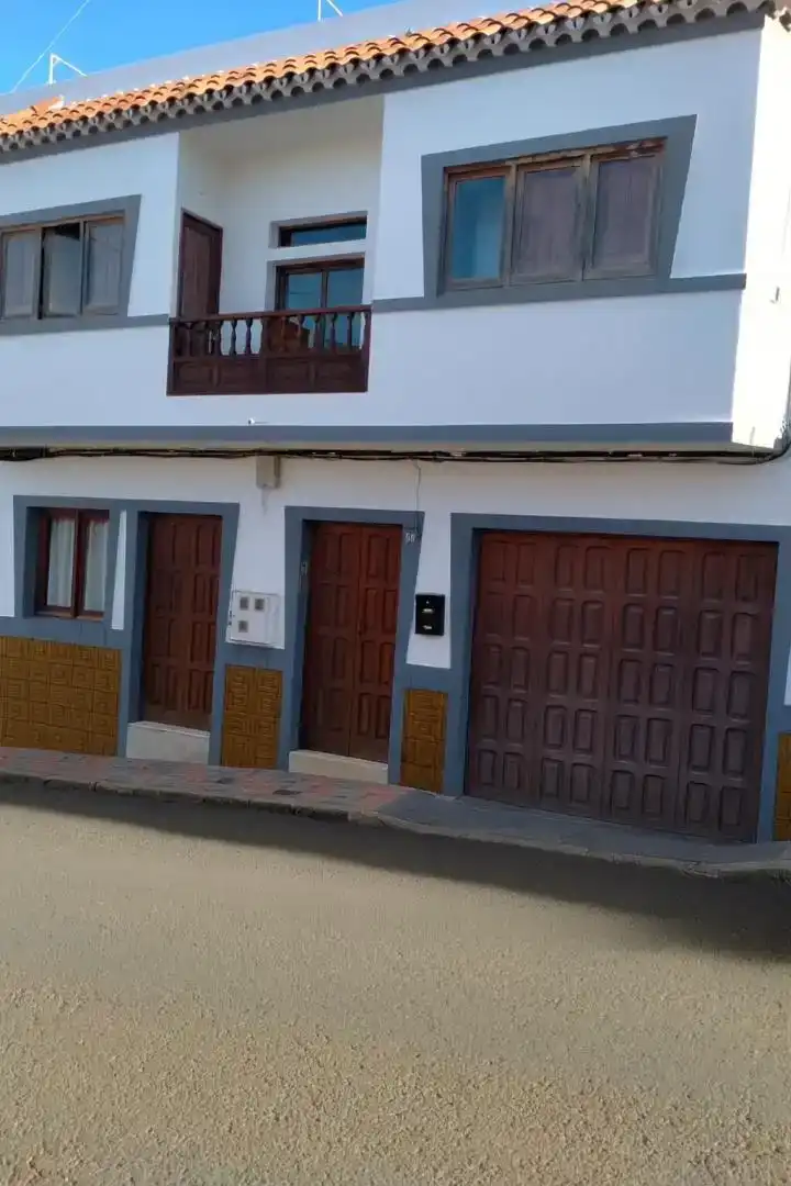 Vista exterior de Casa adosada en venta en Teror con Balcón