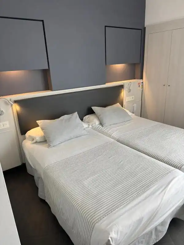Schlafzimmer von Wohnung zum Verkauf in Fuengirola mit Klimaanlage, Heizung und Schwimmbad