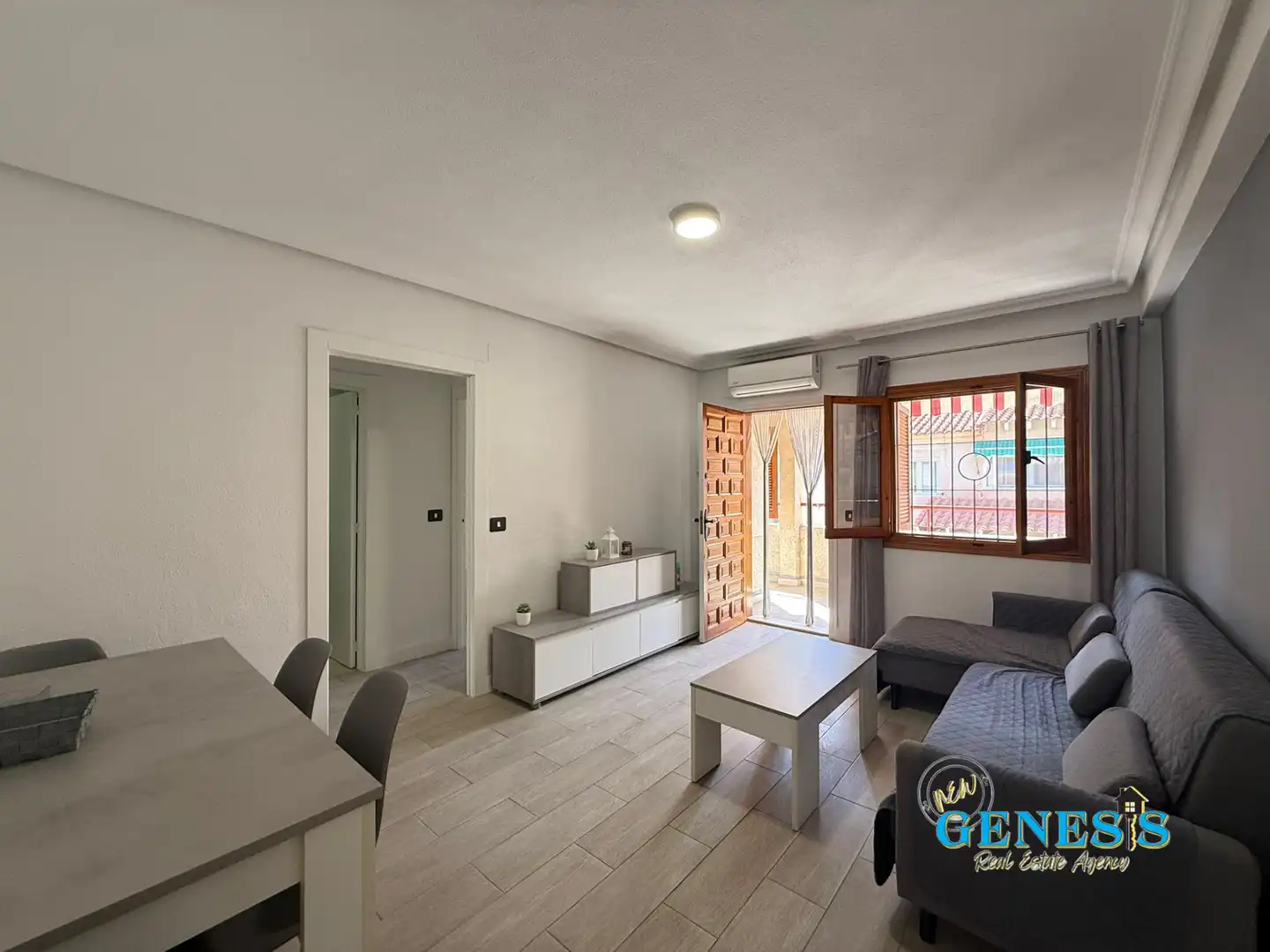 Sala de estar de Piso en venta en Torrevieja con Aire acondicionado, Terraza y Amueblado