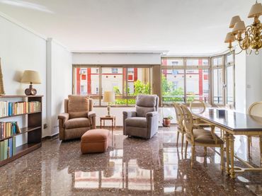 Flat with lift for sale in L'Eixample